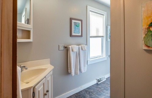 Michigan City Cottage | 5BD 2BA Cottage walking distance to Sheridan Beach & 30 min drive to Norte Dame