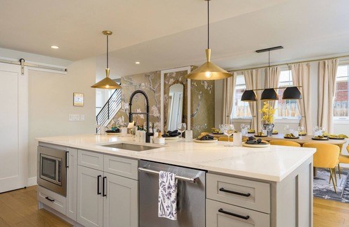 Sunnyside House | 5Bed 4Bath Luxury & Walkable - Hot Tub, Movie Room, Game Room - 5 mins to LoHi