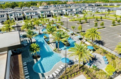 Mariner's VIllage House | “5BR/5BA Townhome w/Screened Pool & Aquarius Club – Near SeaWorld”