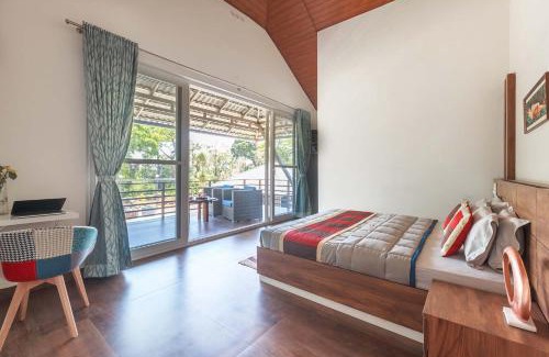 Virajpet Villa | 5BR Coffee & Mist Luxury Villa-High Speed Wifi- Comp Breakfast, Pvt Pool, and Coffee Estate Virajpet