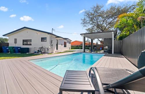 Miami Gardens House | 5BR Entertainer's Dream Pool, Courts & Game Room L38