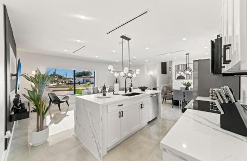 Miami Gardens House | 5BR Entertainer's Dream Pool, Courts & Game Room L38