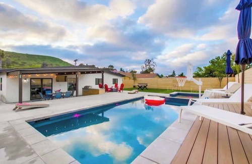Santee House | 5BR Oasis | Pool, Hot Tub & Luxe Outdoor Retreat!