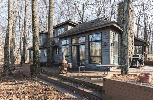 Chestnut Springs House | 5min to Ski! Bedroom w/o Steps Golden Tee Sun Room