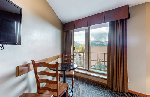 Village North Apartment | 5th-floor studio with heated pool, hot tubs, saunas & gym - walk to lifts