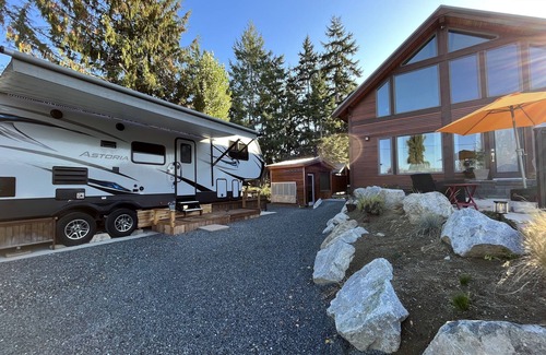 Regional District of Nanaimo House | 5th Wheel Glamping by the Ocean