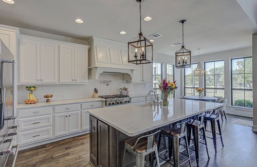 Austin House | 6 BDRM Hill Country Retreat w/Pool & Hot Tub