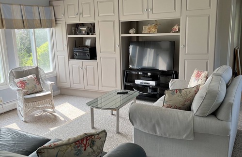 Rye House | 6 bed, 2 bath home walk to Jeness Beach. Ideal for destination wedding guests.