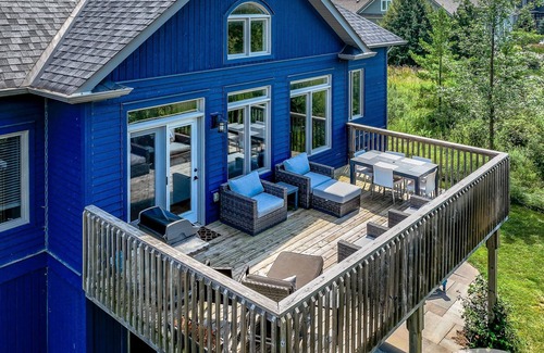 The Blue Mountains House | 6 bed 3 bath chalet near Georgian Bay! Close to skihill!