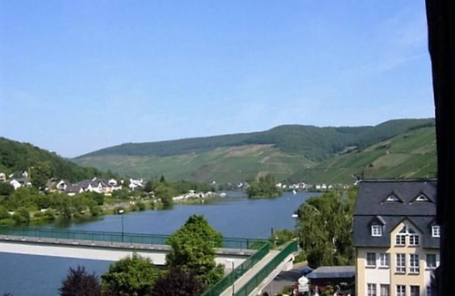 Zell Apartment | 6-bed apartment with balcony - Villa Cella