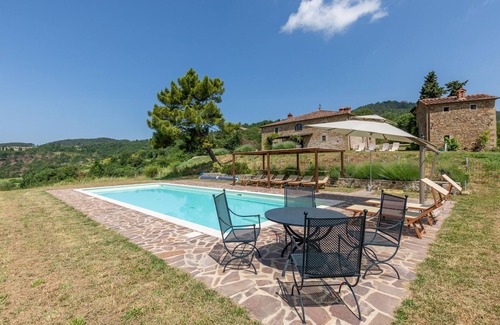 Anghiari House | 6 bedroom awesome home in Anghiari