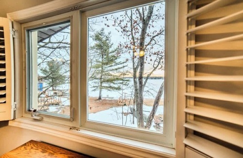 Carling House | 6 Bedroom Lakefront Main House in Sand Bay