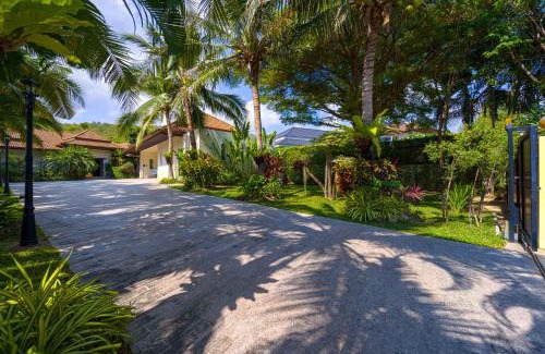 Hua Hin Villa | 6 Bedroom Luxury Villa on Golf Course PH125