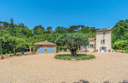 Carces House | 6 bedroom pet friendly home in Carcès