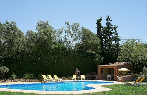 Montes de Alvor Villa | 6 bedroom villa set in 7 acres of garden with large pool and close to beach