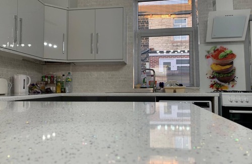 Burnley House | 6 Beds FREE WiFi Luxury House Kitchen Shower Brand New Nice View
