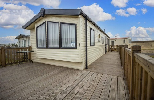 Lowestoft House | 6 berth caravan with decking at North Denes in Suffolk ref 40089ND