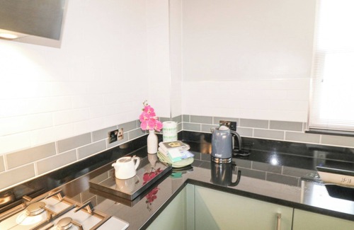 Bamford Cottage | 6 FIDLERS CLOSE, with open fire in Bamford