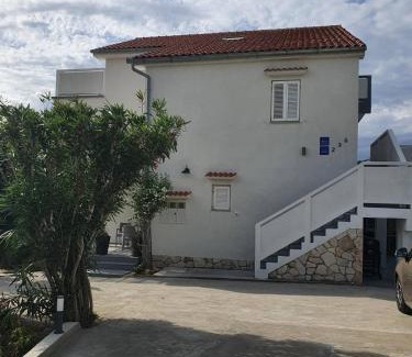 Barbat na Rabu Apartment | 6 M, 50 m do plaže