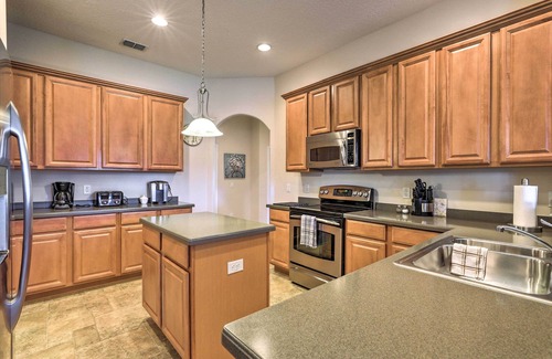 Calabria House | 6 Mi to Disney: Gem w/Pool & Spa in Kissimmee