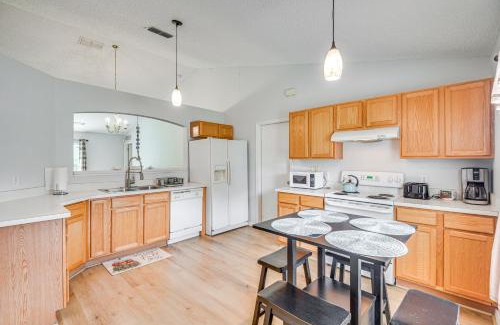 Palm Coast House | 6 Mi to Downtown Bright Palm Coast Getaway!