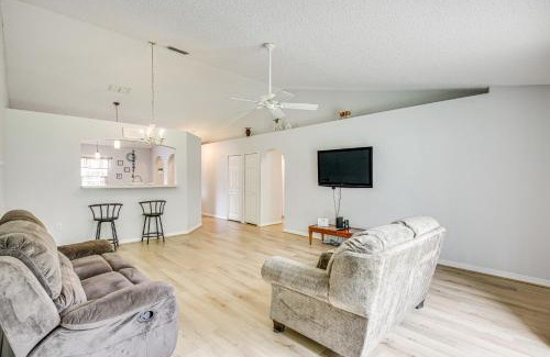 Palm Coast House | 6 Mi to Downtown Bright Palm Coast Getaway!