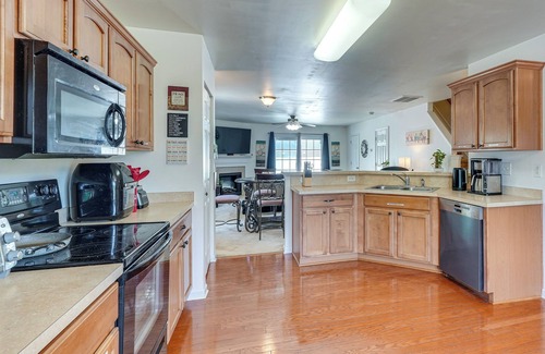 Southeast Raleigh House | 6 Mi to Dtwn Raleigh: Townhome w/Fenced Patio!