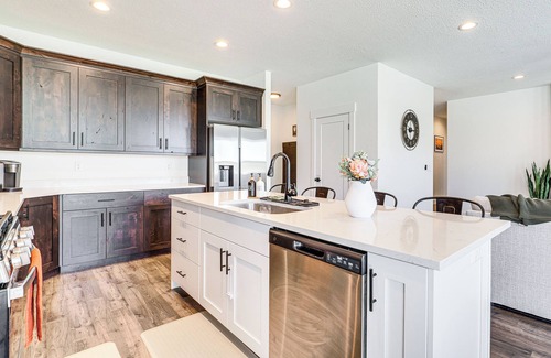 Erda House | 6 Mi to Great Salt Lake: Mtn-View Retreat!