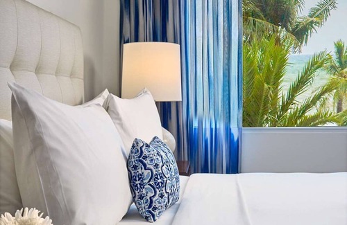 East Fort Lauderdale Hotel | 6-minute walk from Bonnet House Museum & Gardens! 3 Classic Suites w/Ocean View