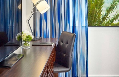 East Fort Lauderdale Hotel | 6-minute walk from Bonnet House Museum & Gardens! 3 Classic Suites w/Ocean View