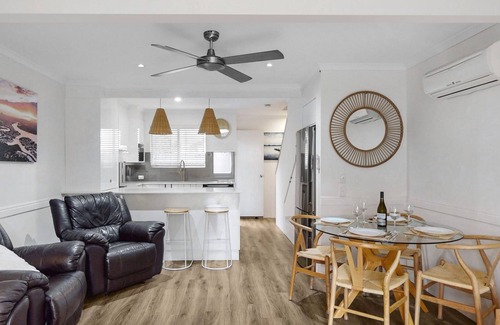 Noosaville House | 6 Pelican Beach Resort