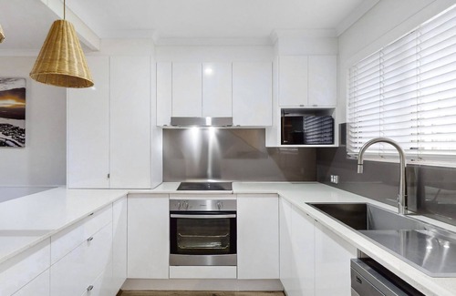 Noosaville House | 6 Pelican Beach Resort