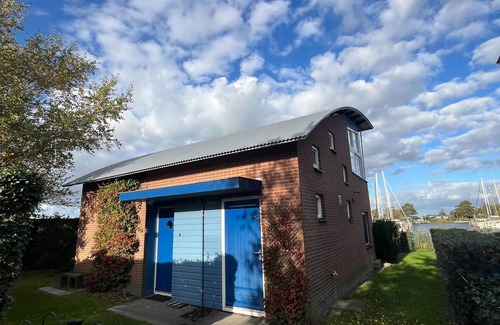 Anjum House | 6 pers Modern harbor house with fenced garden with the lake view