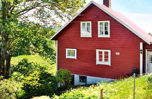Bremnes House | 6 person holiday home in FINNÅS-By Traum