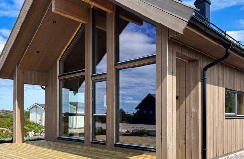 Averoy Municipality House | 6 person holiday home in Averøya