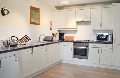 Bainbridge House | 6 Riverdale