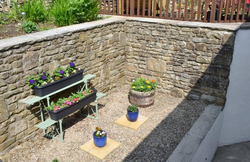 Bainbridge Cottage | 6 RIVERDALE, pet friendly, character holiday cottage in Bainbridge