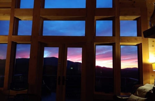 Elk Park Cabin | 60 Acre Mtn Top retreat 5 Miles from Downtown Banner Elk