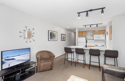 Village North House | 65 Glaciers Reach this 1br home has a hot tub & pool in Whistler Village