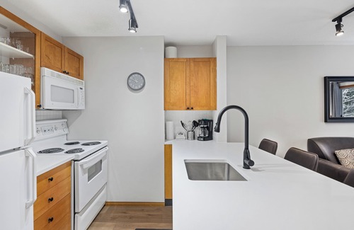 Village North House | 65 Glaciers Reach this 1br home has a hot tub & pool in Whistler Village
