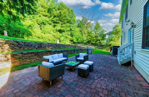 Arlington House | 6548 35th Street · Luxurious*KingBeds*PrvBackyard*Jacuzzi*Park4