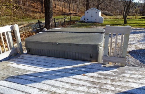 Ludlow House | 6bed/4ba group friendly ski house ~1mi from Okemo w/HOT TUB - sleeps 18