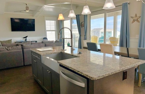 Yaupon Beach House | 6BR 4.5BA House, 2nd Row, Ocean Views, Pool, Sleeps 12