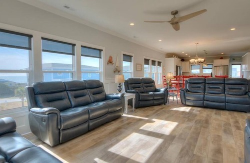 Yaupon Beach House | 6BR/6.5BA House - BRAND NEW, OCEAN VIEWS, POOL, Putting Green, Sleeps 16