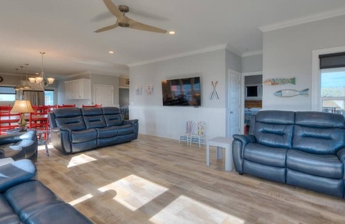 Yaupon Beach House | 6BR/6.5BA House - BRAND NEW, OCEAN VIEWS, POOL, Putting Green, Sleeps 16