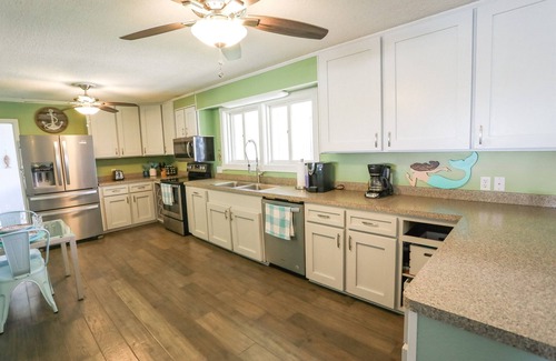Sandbridge House | 6BR Bayside/steps2beach, hottub EVcharger, 2Kings