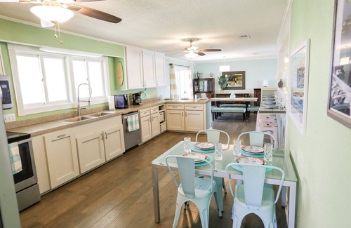 Sandbridge House | 6BR Bayside/steps2beach, hottub EVcharger, 2Kings