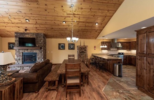 Waterfront Greens House | 6BR Luxury Lakeside Escape w/Indoor Pool