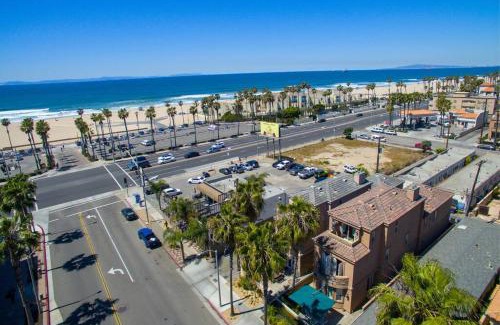 Huntington Beach House | 6th on the Beach HB House