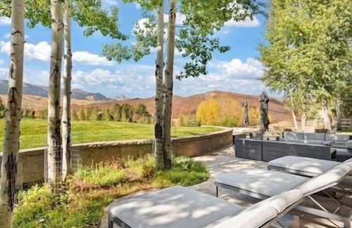 Aspen House | 7/8 Stunning Home, Hot Tub-Gym-Wine Room-FirePit!